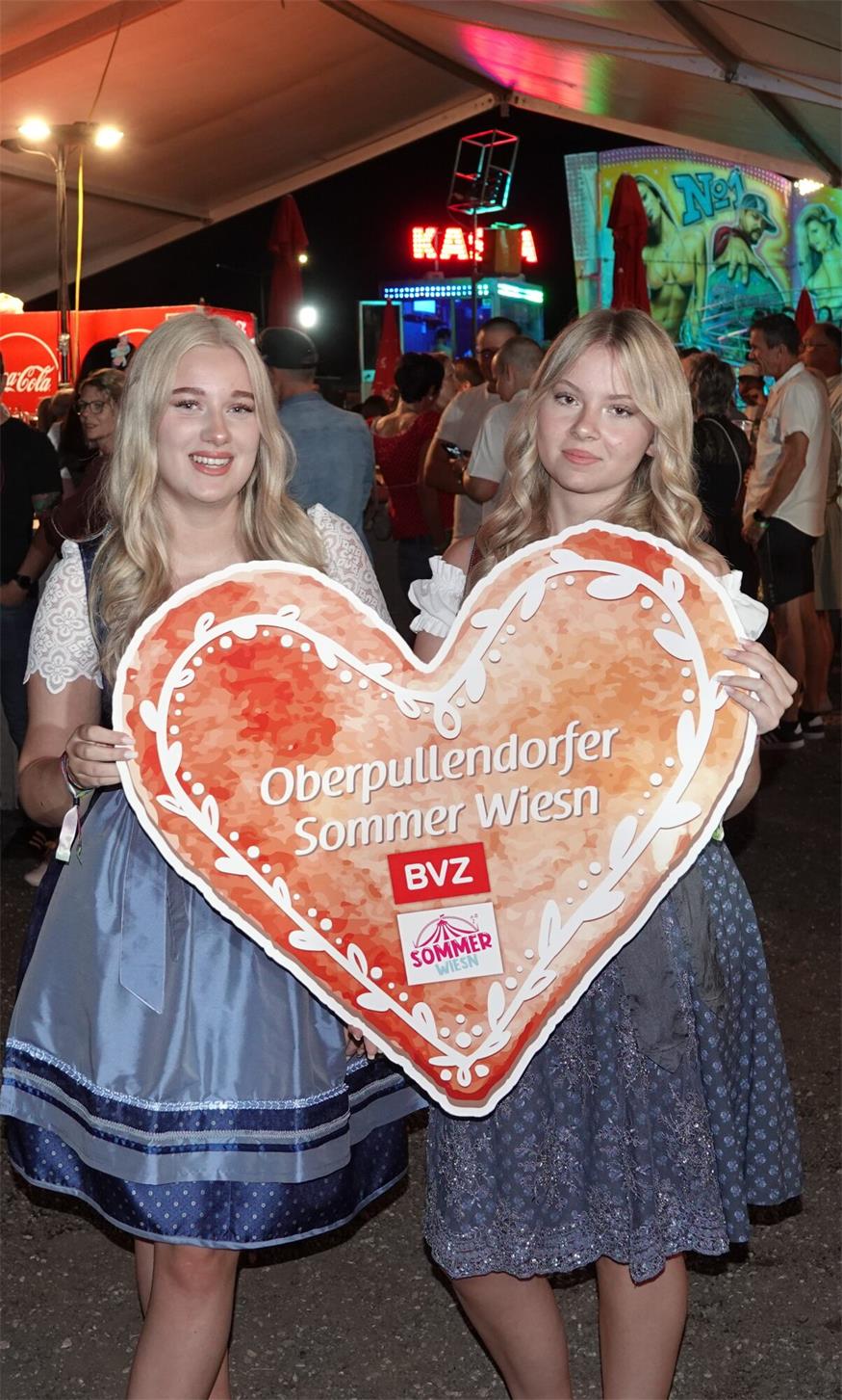 Zahlreiche Dirndl und Lederhosn beim Auftakt in Oberpullendorf