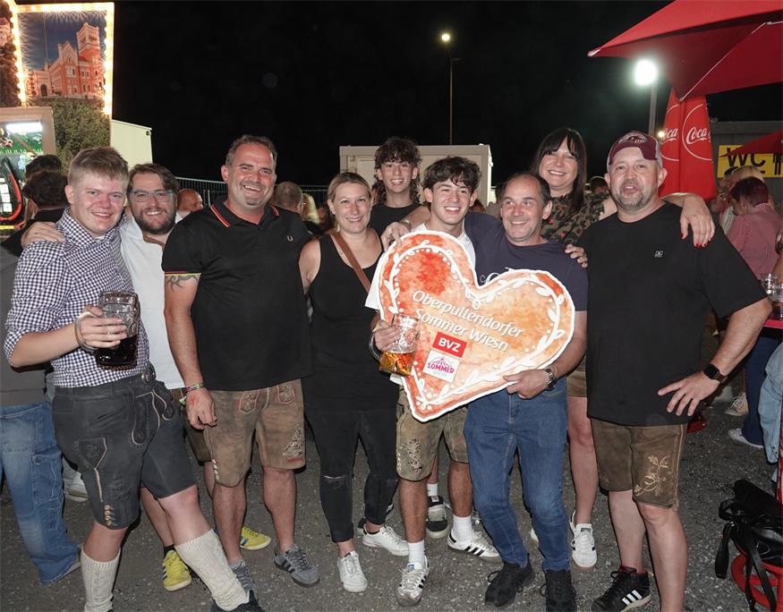 Zahlreiche Dirndl und Lederhosn beim Auftakt in Oberpullendorf