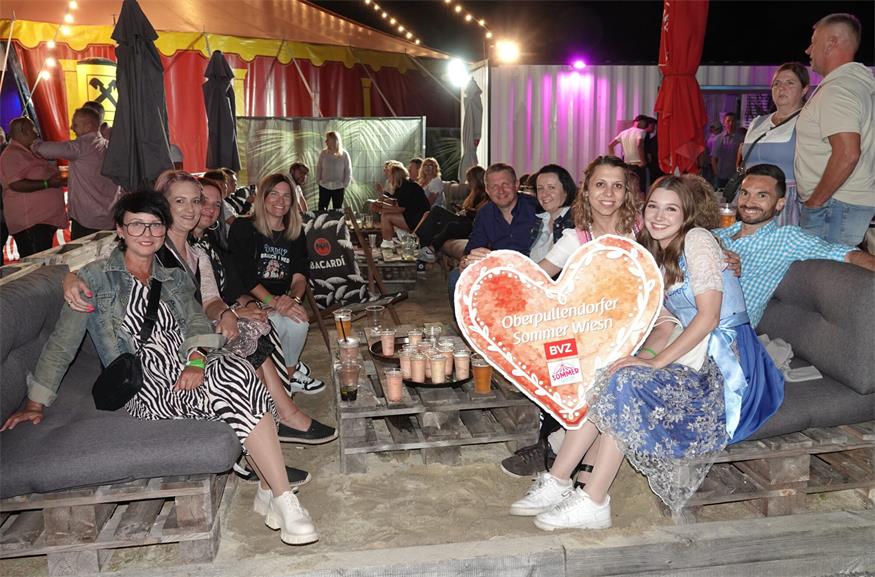 Zahlreiche Dirndl und Lederhosn beim Auftakt in Oberpullendorf