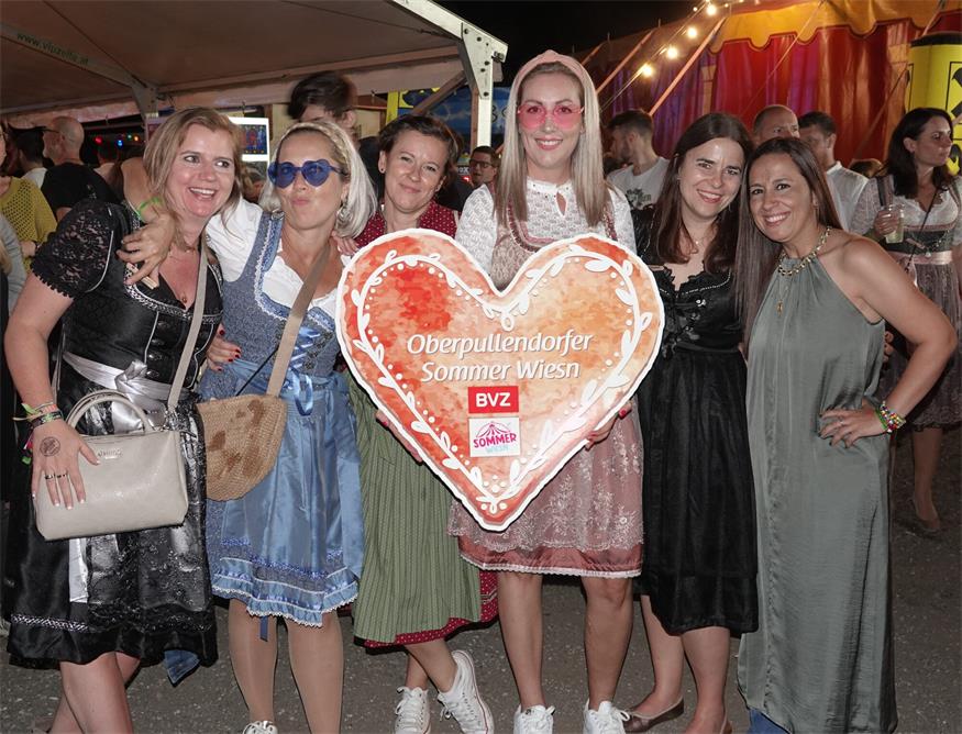 Zahlreiche Dirndl und Lederhosn beim Auftakt in Oberpullendorf