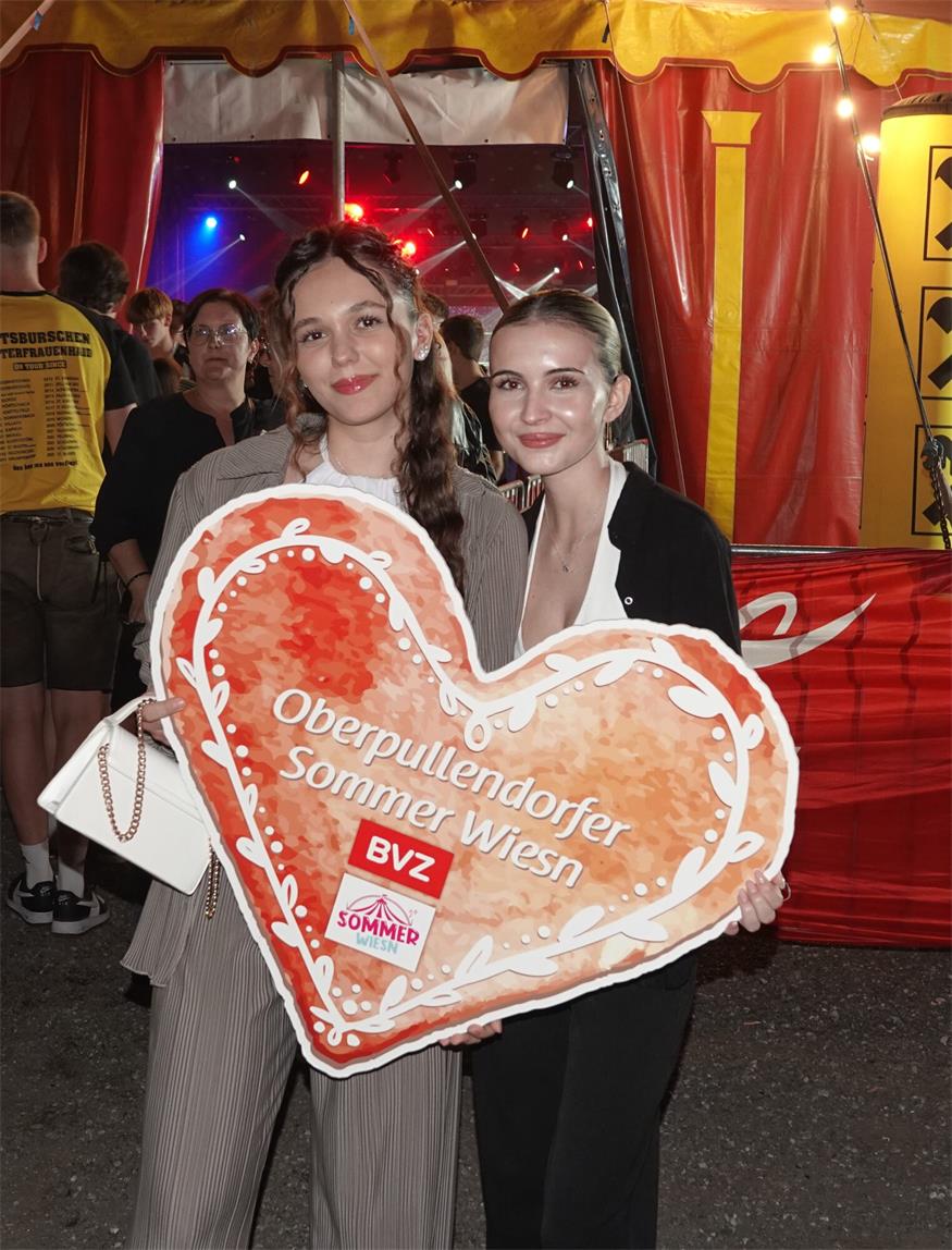 Zahlreiche Dirndl und Lederhosn beim Auftakt in Oberpullendorf
