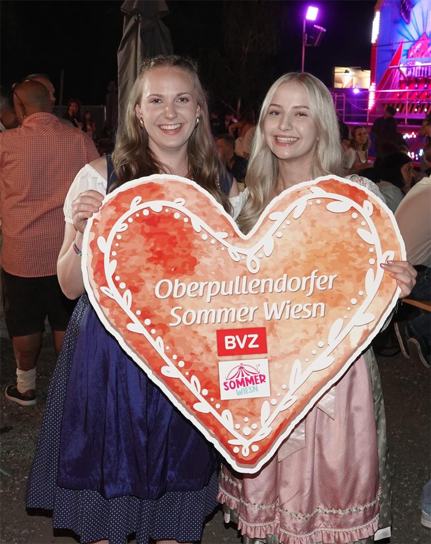 Zahlreiche Dirndl und Lederhosn beim Auftakt in Oberpullendorf