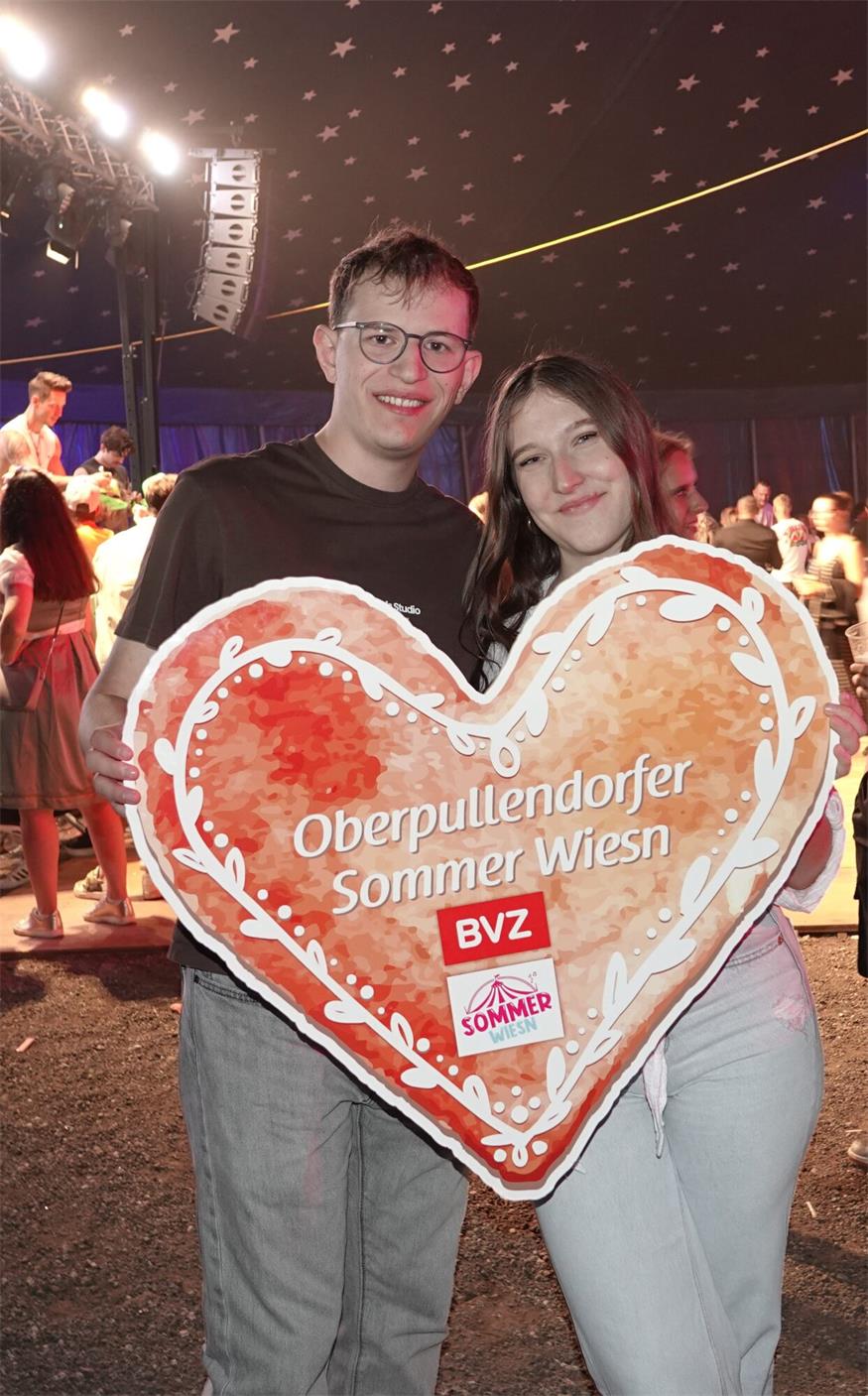 Zahlreiche Dirndl und Lederhosn beim Auftakt in Oberpullendorf