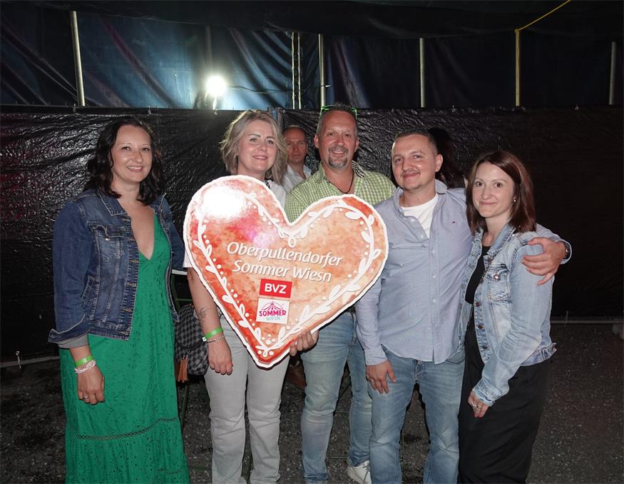 Zahlreiche Dirndl und Lederhosn beim Auftakt in Oberpullendorf