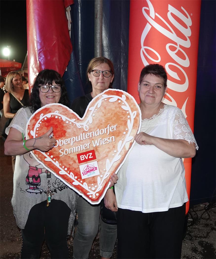 Zahlreiche Dirndl und Lederhosn beim Auftakt in Oberpullendorf