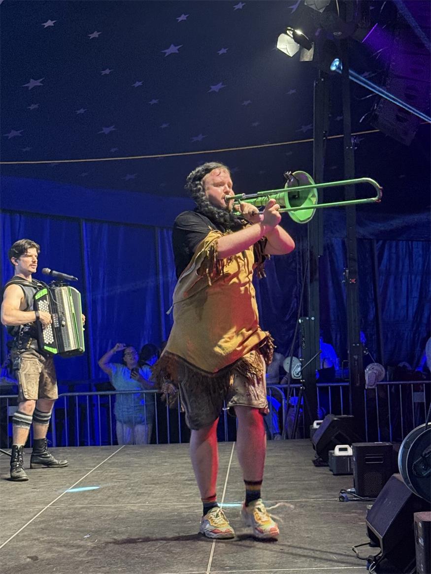 Zahlreiche Dirndl und Lederhosn beim Auftakt in Oberpullendorf