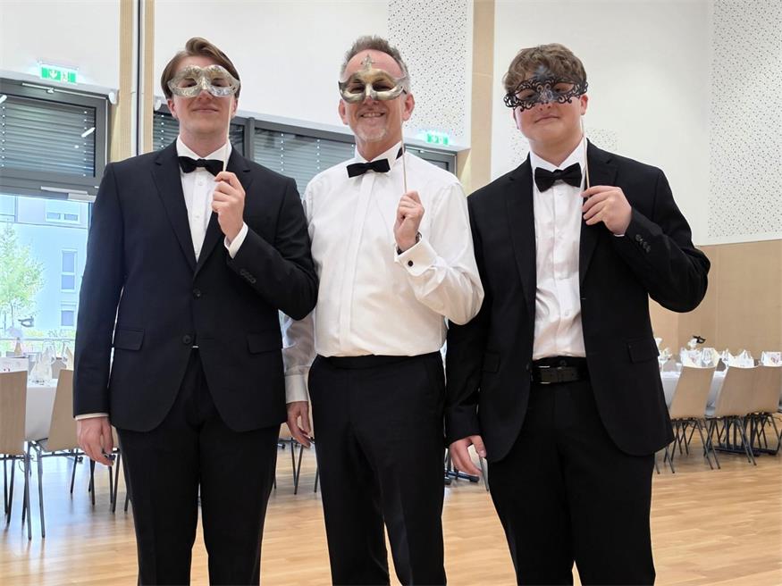 Hinter den Masken wurde getanzt