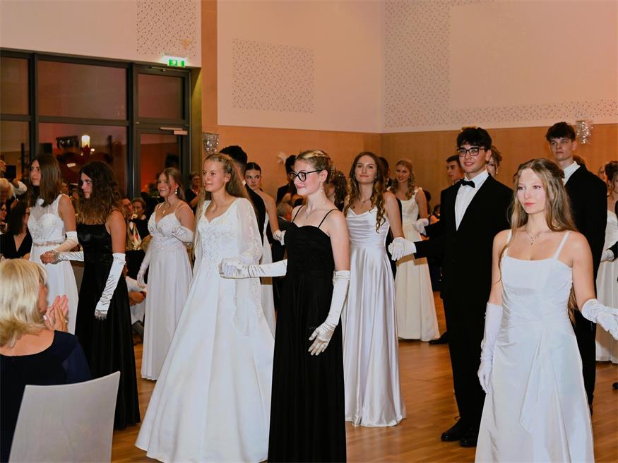 Hinter den Masken wurde getanzt