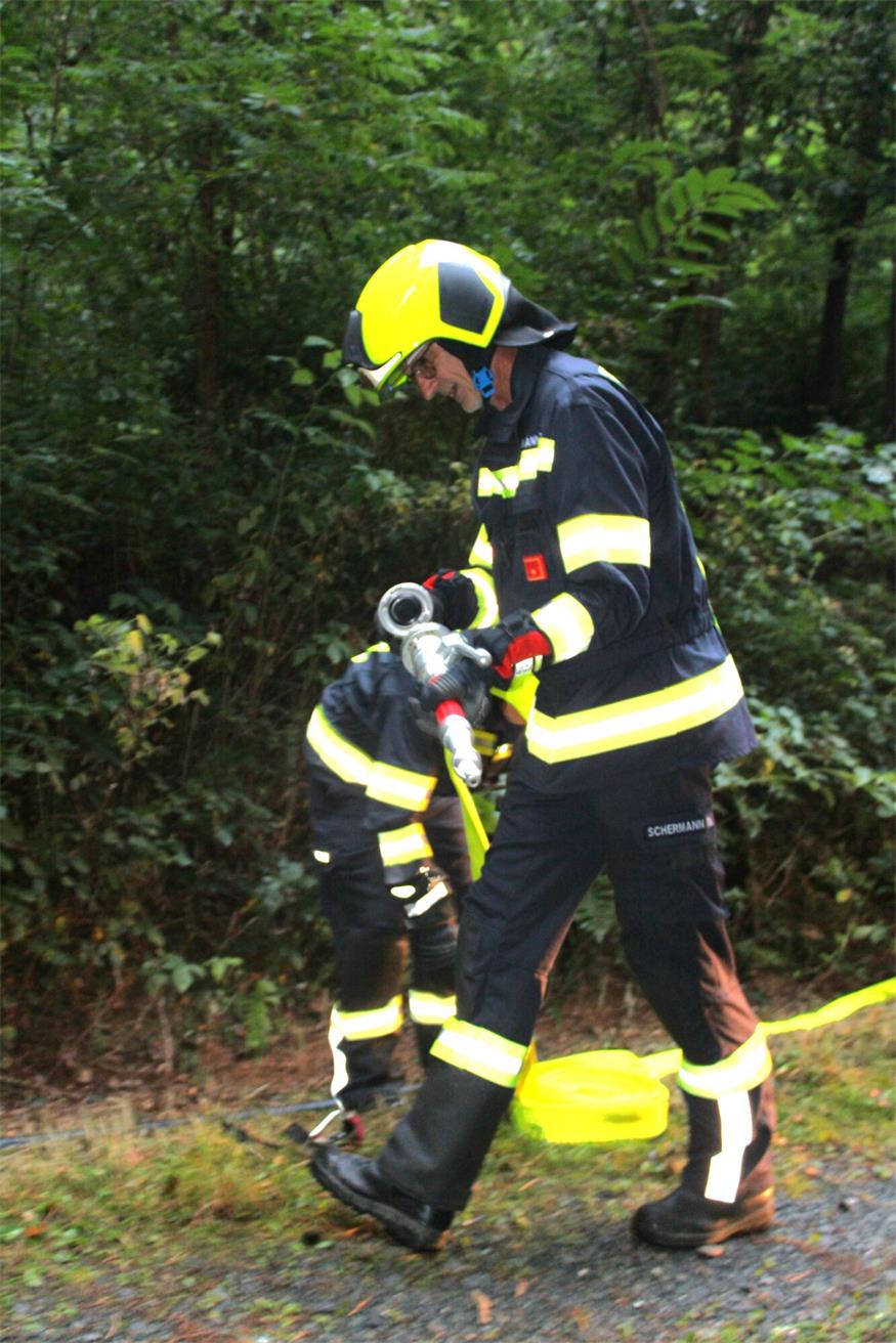 Waldbrand in Deutsch Gerisdorf: 120 FF-Leute im Übungseinsatz