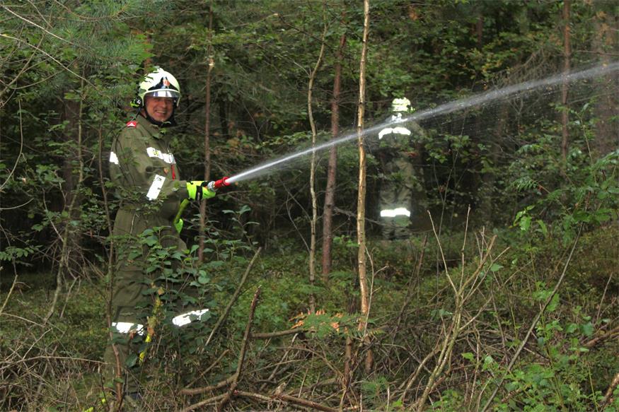 Waldbrand in Deutsch Gerisdorf: 120 FF-Leute im Übungseinsatz