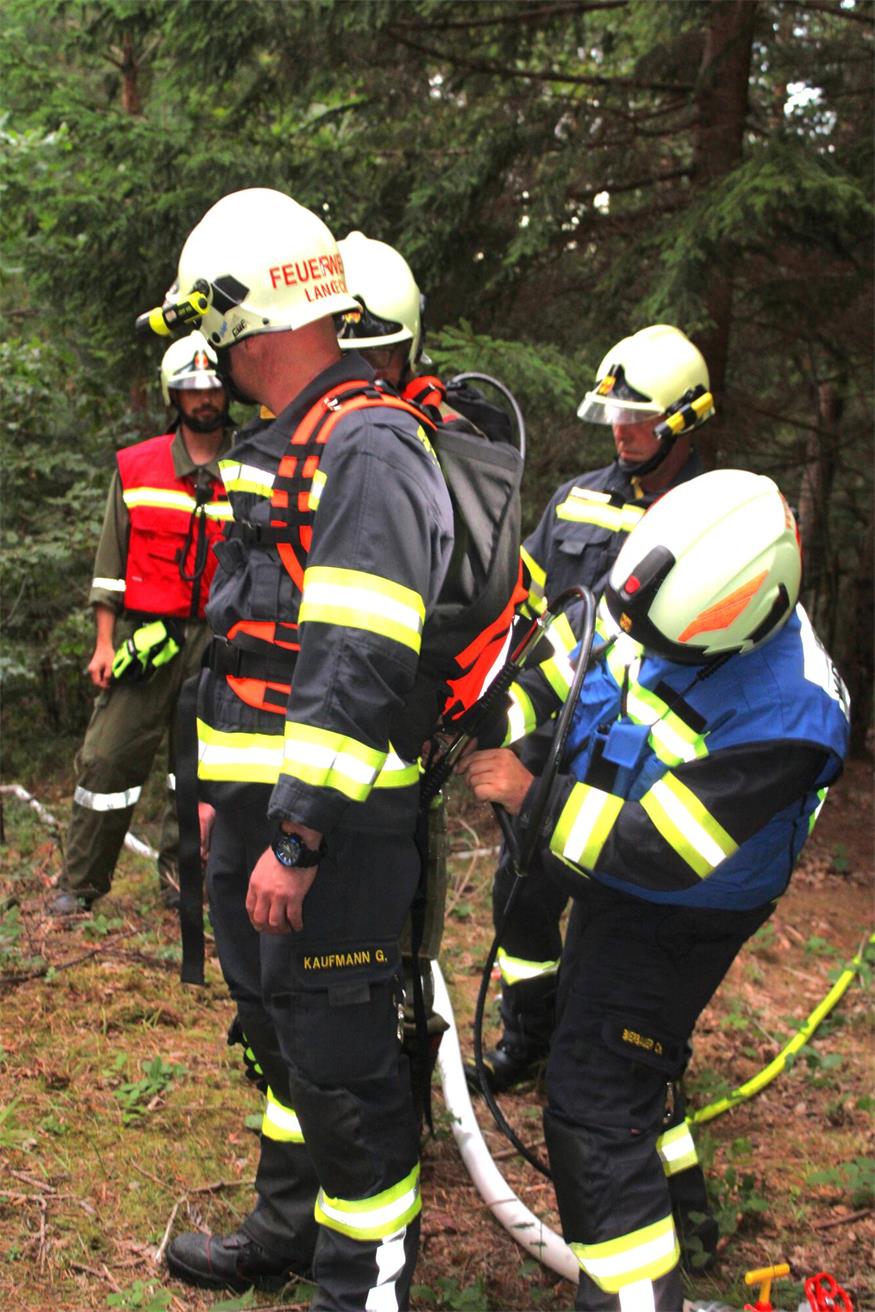 Waldbrand in Deutsch Gerisdorf: 120 FF-Leute im Übungseinsatz