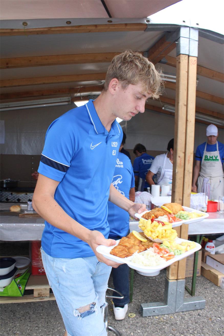 Blasmusik und flotte Sohlen am Pilgersdorfer Rasen