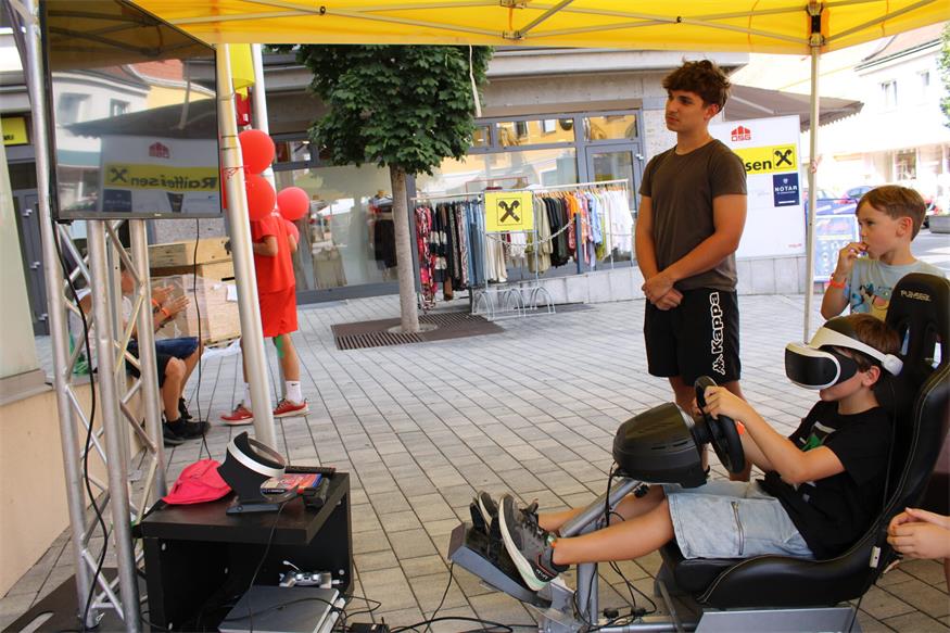 Fröhliches Gewusel beim Roten Teppich in Oberpullendorf