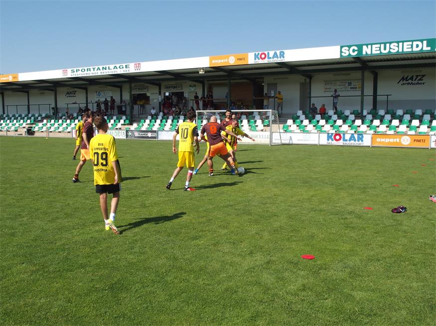 Benefizturnier in Neusiedl: Borussia-Fans kicken für den guten Zweck