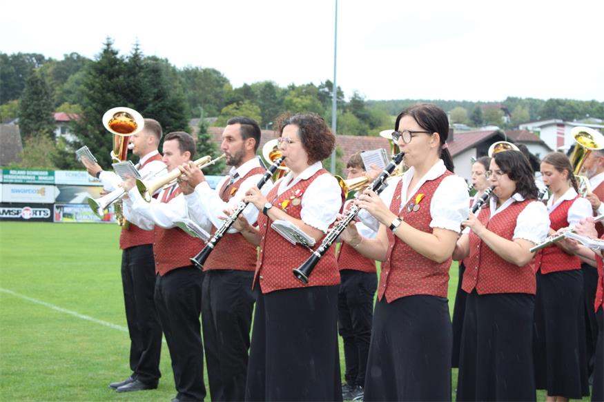 Feuchtes, aber fröhliches Fest zum 40er des Musikvereins Pilgersdorf