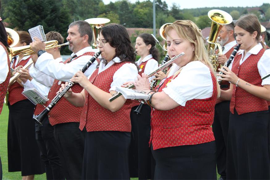 Feuchtes, aber fröhliches Fest zum 40er des Musikvereins Pilgersdorf