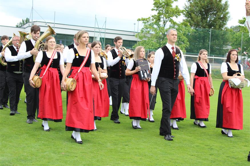 Feuchtes, aber fröhliches Fest zum 40er des Musikvereins Pilgersdorf