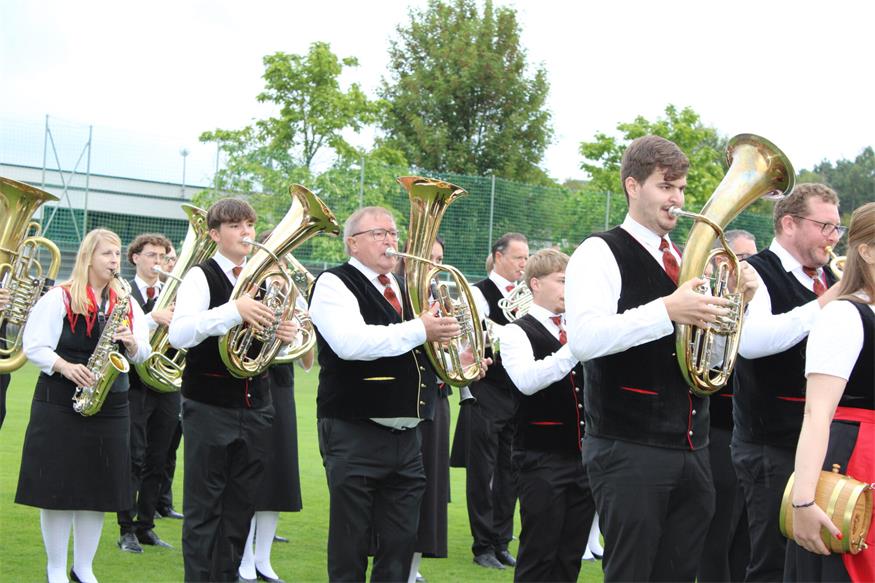 Feuchtes, aber fröhliches Fest zum 40er des Musikvereins Pilgersdorf