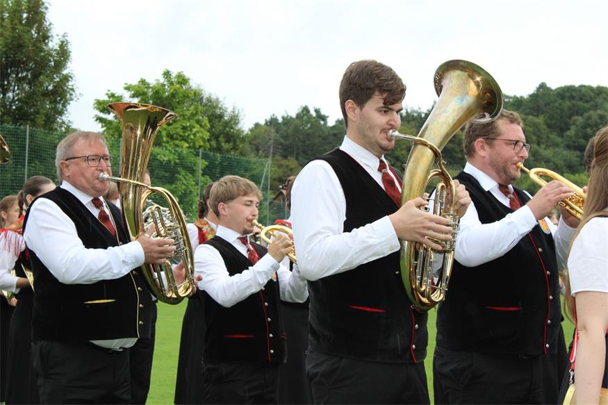 Feuchtes, aber fröhliches Fest zum 40er des Musikvereins Pilgersdorf