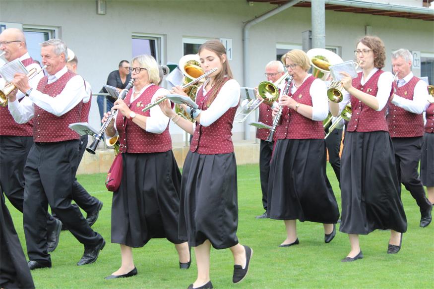 Feuchtes, aber fröhliches Fest zum 40er des Musikvereins Pilgersdorf