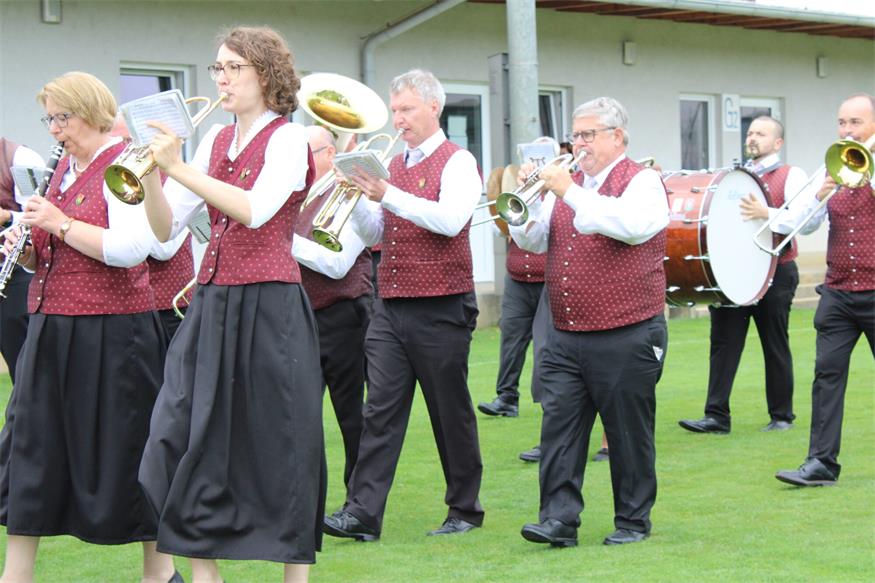 Feuchtes, aber fröhliches Fest zum 40er des Musikvereins Pilgersdorf