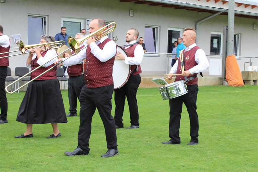 Feuchtes, aber fröhliches Fest zum 40er des Musikvereins Pilgersdorf