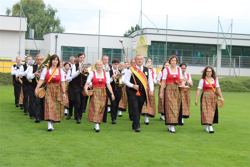 Feuchtes, aber fröhliches Fest zum 40er des Musikvereins Pilgersdorf