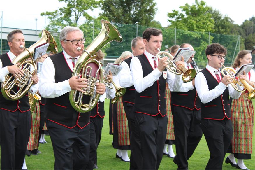 Feuchtes, aber fröhliches Fest zum 40er des Musikvereins Pilgersdorf