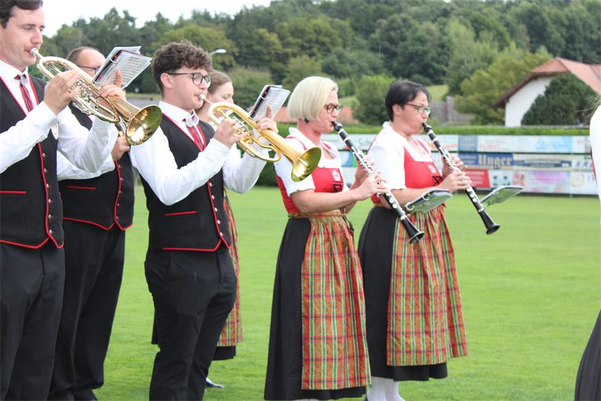 Feuchtes, aber fröhliches Fest zum 40er des Musikvereins Pilgersdorf