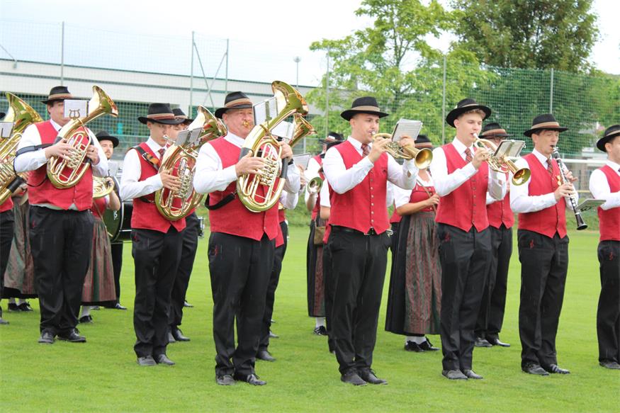 Feuchtes, aber fröhliches Fest zum 40er des Musikvereins Pilgersdorf