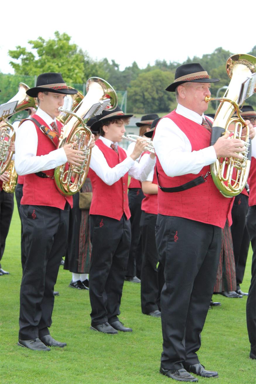 Feuchtes, aber fröhliches Fest zum 40er des Musikvereins Pilgersdorf