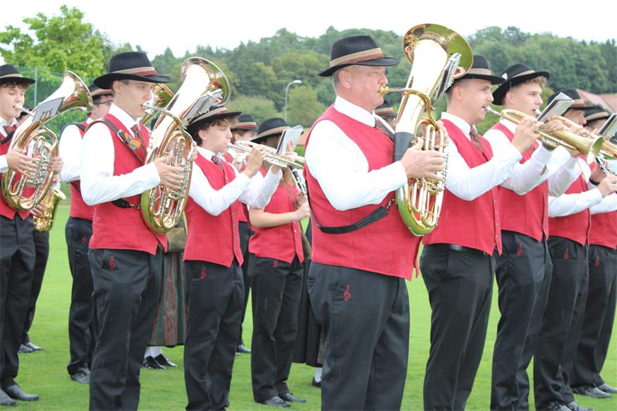 Feuchtes, aber fröhliches Fest zum 40er des Musikvereins Pilgersdorf