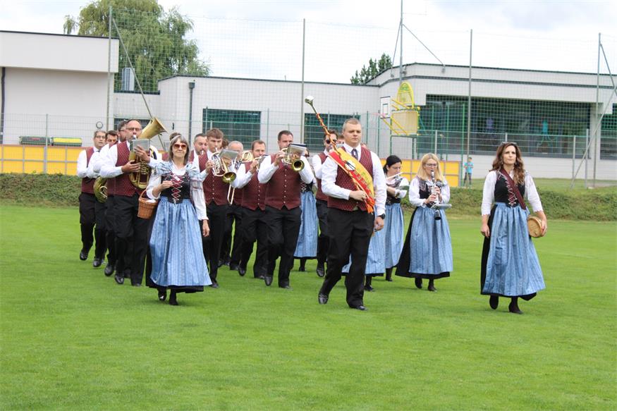 Feuchtes, aber fröhliches Fest zum 40er des Musikvereins Pilgersdorf
