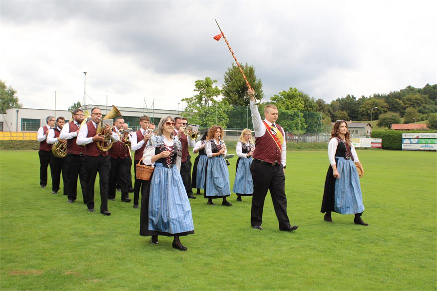 Feuchtes, aber fröhliches Fest zum 40er des Musikvereins Pilgersdorf