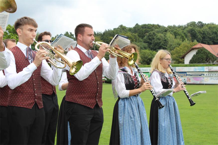 Feuchtes, aber fröhliches Fest zum 40er des Musikvereins Pilgersdorf