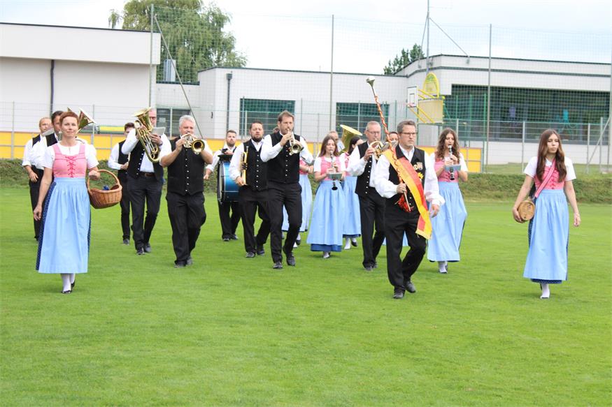 Feuchtes, aber fröhliches Fest zum 40er des Musikvereins Pilgersdorf