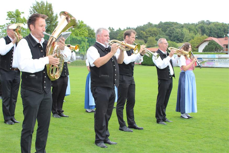 Feuchtes, aber fröhliches Fest zum 40er des Musikvereins Pilgersdorf