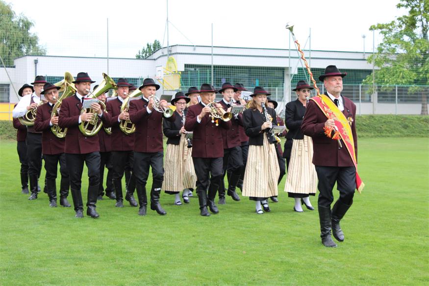 Feuchtes, aber fröhliches Fest zum 40er des Musikvereins Pilgersdorf