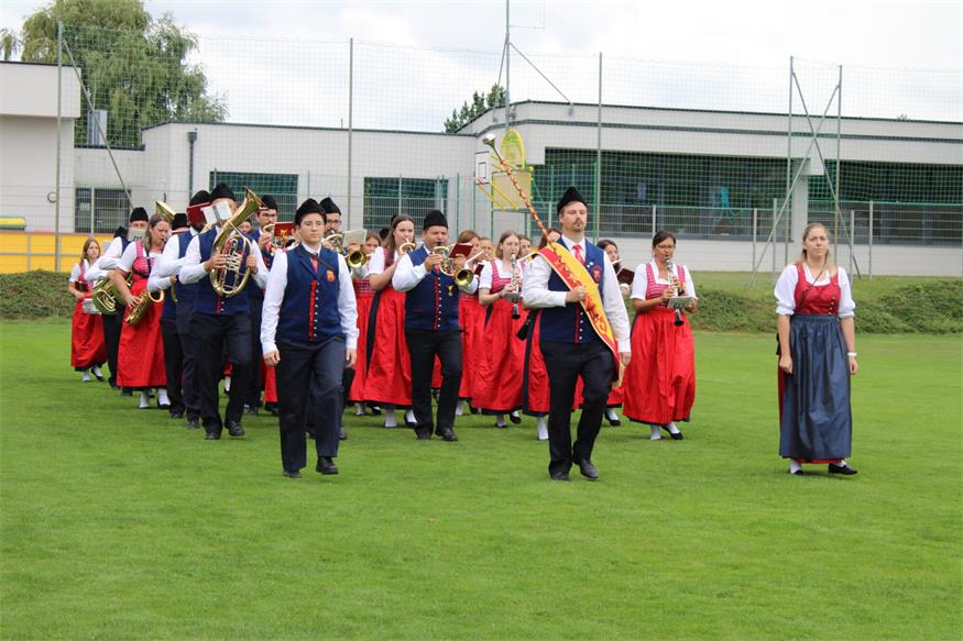 Feuchtes, aber fröhliches Fest zum 40er des Musikvereins Pilgersdorf