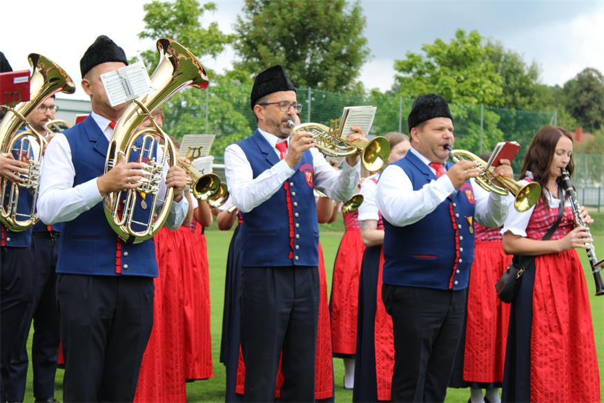 Feuchtes, aber fröhliches Fest zum 40er des Musikvereins Pilgersdorf