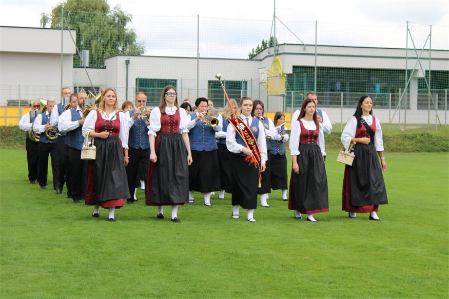 Feuchtes, aber fröhliches Fest zum 40er des Musikvereins Pilgersdorf