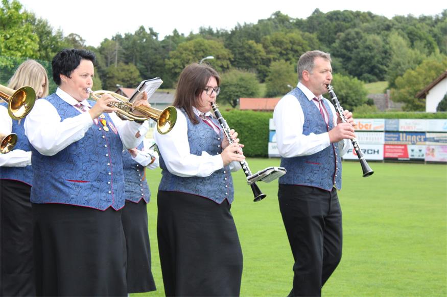 Feuchtes, aber fröhliches Fest zum 40er des Musikvereins Pilgersdorf