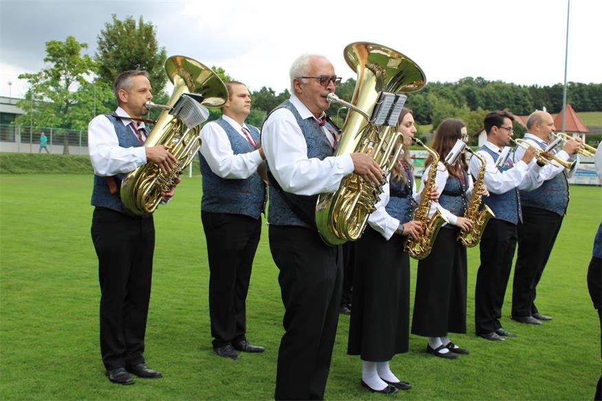 Feuchtes, aber fröhliches Fest zum 40er des Musikvereins Pilgersdorf