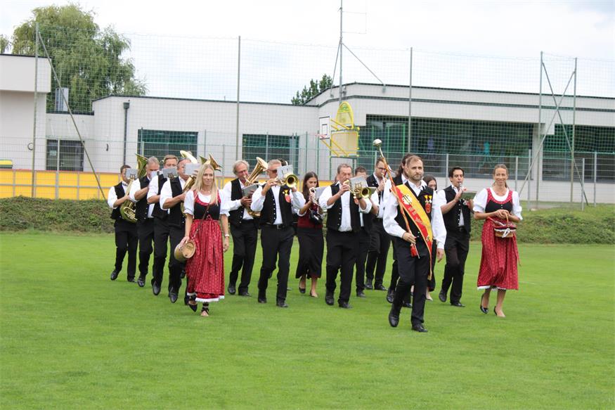 Feuchtes, aber fröhliches Fest zum 40er des Musikvereins Pilgersdorf