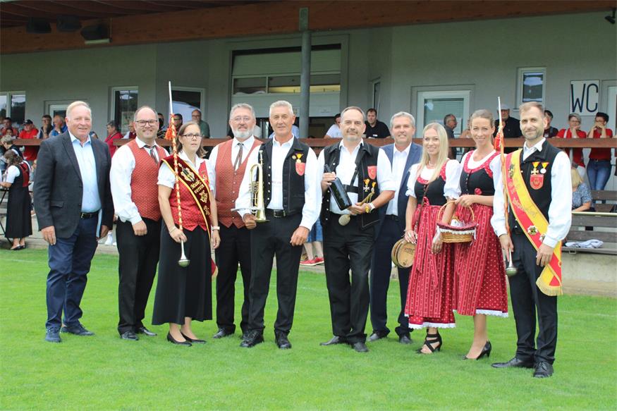 Feuchtes, aber fröhliches Fest zum 40er des Musikvereins Pilgersdorf