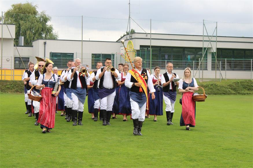 Feuchtes, aber fröhliches Fest zum 40er des Musikvereins Pilgersdorf