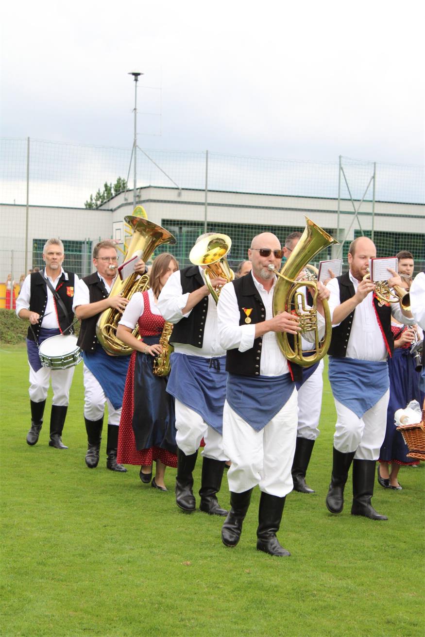 Feuchtes, aber fröhliches Fest zum 40er des Musikvereins Pilgersdorf