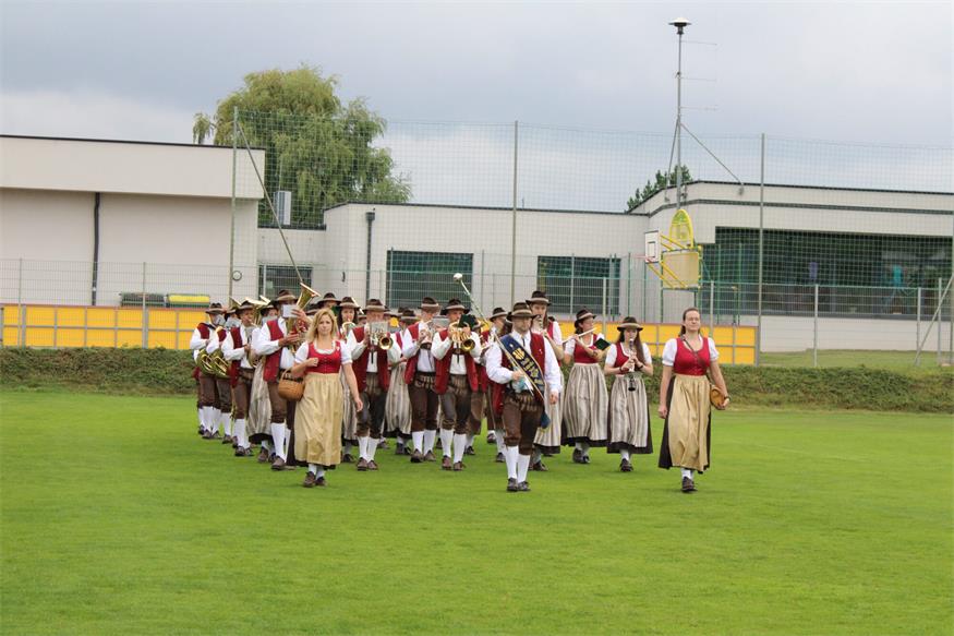 Feuchtes, aber fröhliches Fest zum 40er des Musikvereins Pilgersdorf