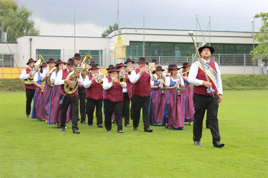 Feuchtes, aber fröhliches Fest zum 40er des Musikvereins Pilgersdorf