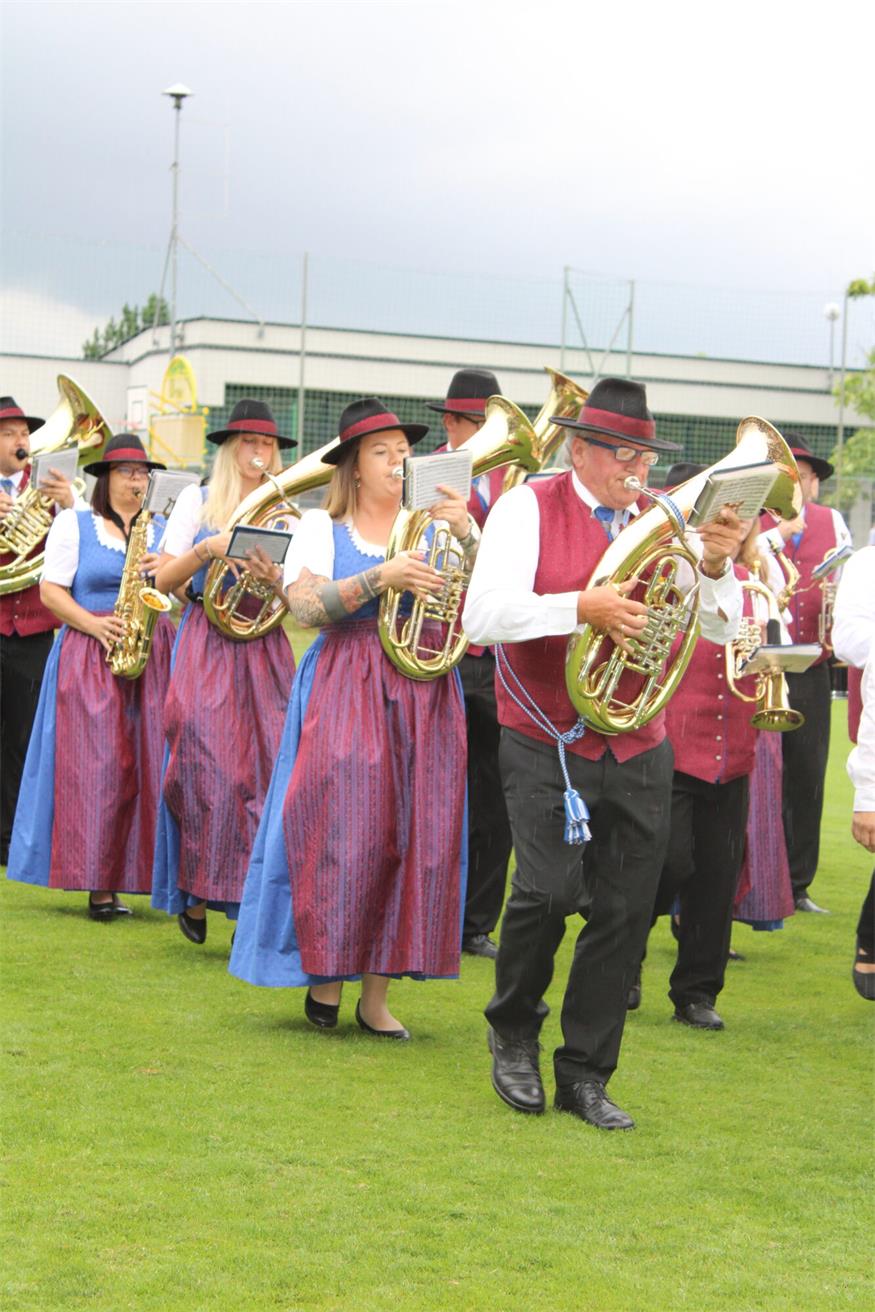 Feuchtes, aber fröhliches Fest zum 40er des Musikvereins Pilgersdorf